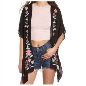 Chloe + Katie black kimono